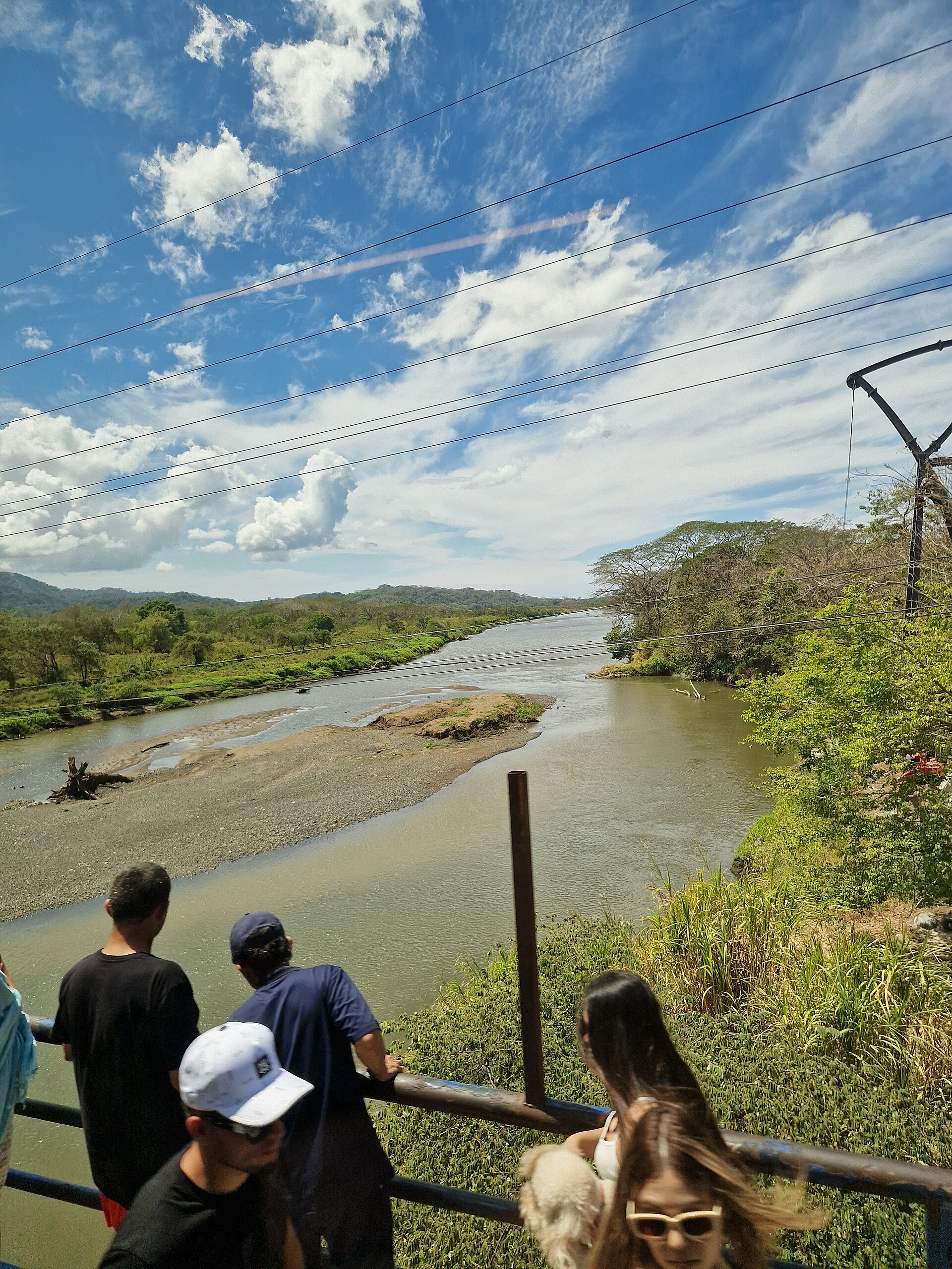Route côtière 34 en Guanacaste, Costa Rica — paysage typique d’un road trip en voiture de location