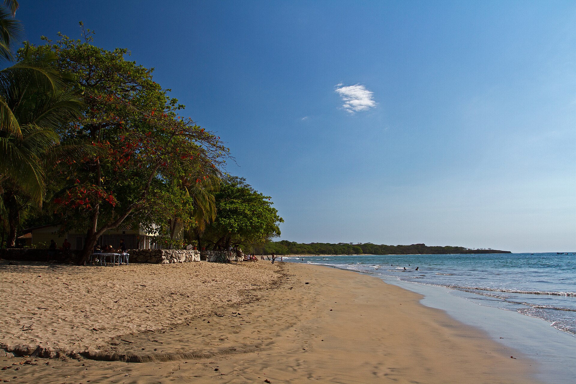 Eau turquoise du Pacifique sur une plage du Guanacaste